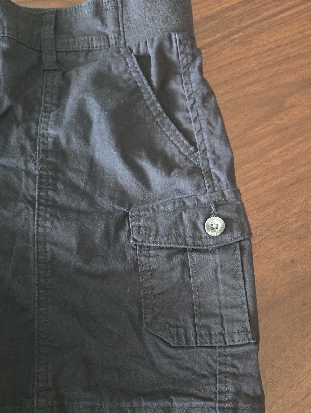 Lee Women's Black Relaxed Fit Cargo Shorts Sz 12 - Picture 4 of 7